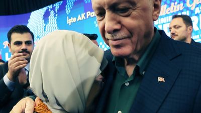 AK Parti kampında Emine Erdoğan'ın duygusal anları