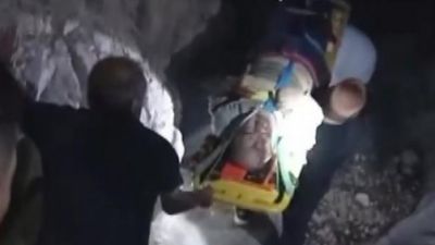 Erzincan'da mağara balı toplamak isteyen yaşlı adam hayatını kaybetti