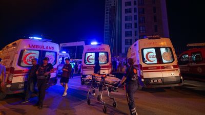 Ankara'da 26 katlı binada çıkan yangında 1'i bebek 3 kişi öldü