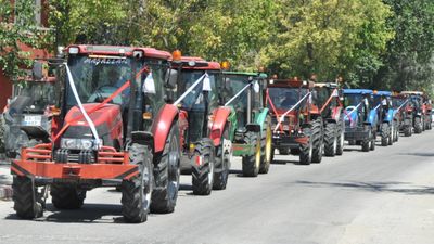 Edirne'de gelin arabası traktör oldu: Konvoya 50 traktör katıldı
