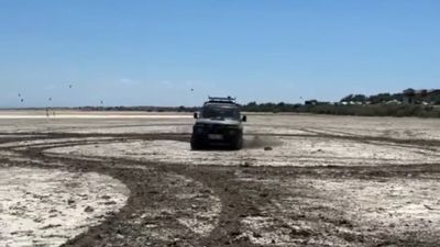 Çanakkale'de arazi aracıyla drift yaptı: Trafikten menedildi