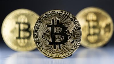 Bitcoin'de tarihi rekor: 122 bin doları geçti