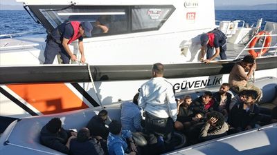 Balıkesir'de 16 kaçak göçmen yakalandı