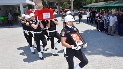 Adana'da tatile çıkan polis memuru, bacanağı tarafından kazara vuruldu