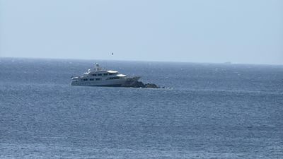 Bodrum'da motoryat kayalıklara çarptı