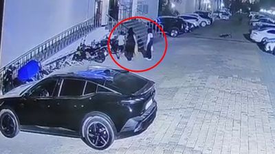 Diyarbakır'da oğluyla tartışan çocuğa silah çekti