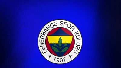 Fenerbahçe'de 17 oyuncunun sözleşmesi yenilendi