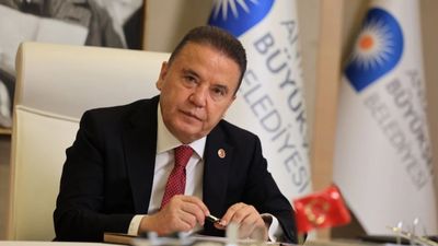 Muhittin Böcek hastaneye kaldırıldı