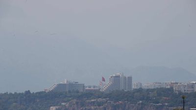 Antalya'yı nem bulutları kapladı: Şehrin simgesi Beydağları kayboldu