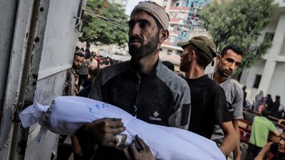 Gazze'de kadınlar ve çocuklar ölüyor