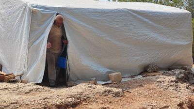 Adana'da 3 yıl önce eşi tarafından terk edilen adamı şimdi de mal sahibi evden çıkardı