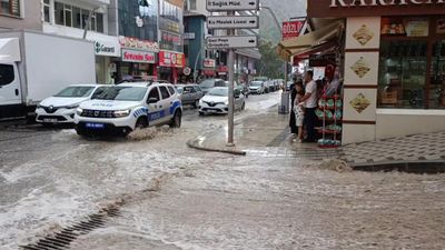 Gümüşhane’de 10 dakika süren sağanak, sele neden oldu