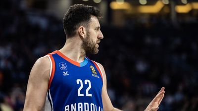 Hapoel IBI Tel Aviv, Vasilije Micic'i renklerine bağladı