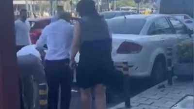 İstanbul'da kadın yolcu, sigara içmesine izin vermeyen taksiciye saldırdı