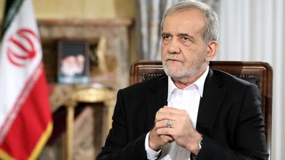 İran Cumhurbaşkanı Pezeşkiyan'ın aracı su katılmış benzin nedeniyle yolda kaldı