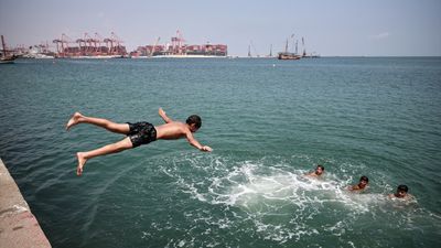 Mersin'de sıcak hava ve yüksek nem bunaltıyor