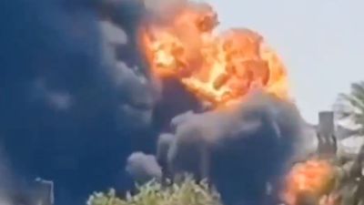 İran'ın en büyük petrol rafinerilerinden birinde yangın