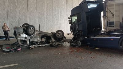 Kastamonu'da tır ile otomobilin çarpıştığı kazada biri çocuk 3 kişi öldü