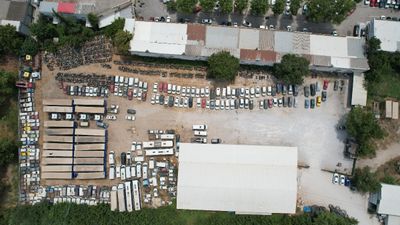 Yediemin otoparklarında bekleyen araçlar satışa çıkıyor