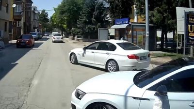Eskişehir'de düğün konvoyu için yol kesti