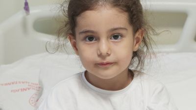 İstanbul'da 3 yaşındaki Berfin karnında 66 adet mıknatısla aylarca hayatta kalmış