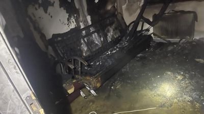 Diyarbakır'da yanan ev, kullanılmaz hale geldi