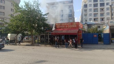 Van'da iş yerinde yangın paniği: İlk müdahaleyi vatandaşlar yaptı