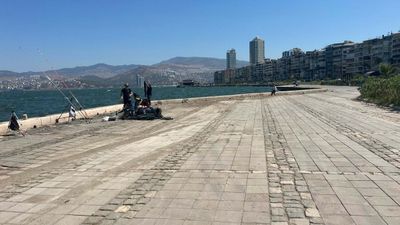 İzmir'de sıcak hava etkisi: Kordon boş kaldı