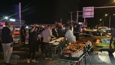 Çanakkale'de taksi ile otomobil çarpıştı: 8 yaralı