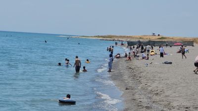Bitlis'te Ege'yi aratmayan sahil vatandaşlardan yoğun ilgi görüyor