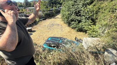 İstanbul'da araçla çarpışan otomobil fidanlığa uçtu