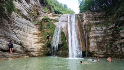 Samsun'da bulunan Gölalan Şelalesi ziyaretçi akınına uğruyor