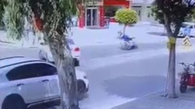Antalya'da otomobille çarpışan motosikletin sürücüsü yaralandı