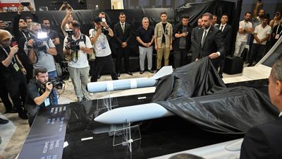 ROKETSAN yeni silahlarını İDEF 2025'te tanıttı