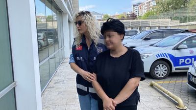 Samsun'da erkek arkadaşından ayrılmasını isteyen annesini 11 yerinden bıçakladı