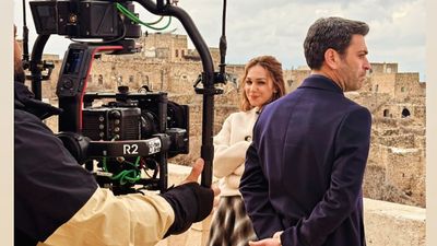 Uzak Şehir’in Nare'si Sahra Şaş güzelliğiyle mest etti