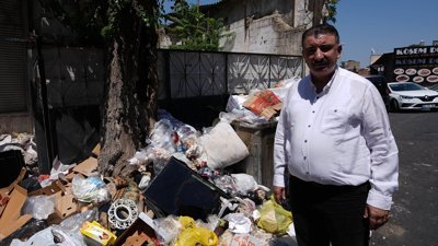 İzmir Konak'ta çöp yığınları