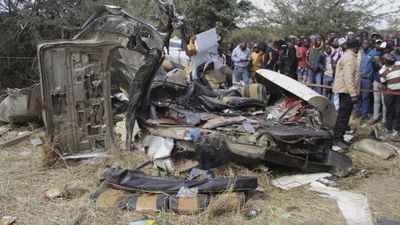 Zimbabve'de otobüsün kamyonla çarpıştığı kazada 17 kişi öldü