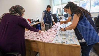 Van'da zabıtanın yakaladığı dilencinin üzerinden 75 bin 950 lira çıktı