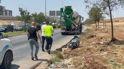 Gaziantep'te beton mikserinin altında kalan motosikletteki kadın öldü, oğlu yaralandı