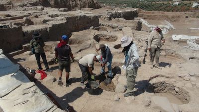 Kilis'teki Oylum Höyük'te, sıcak havaya rağmen kazı çalışmaları sürüyor
