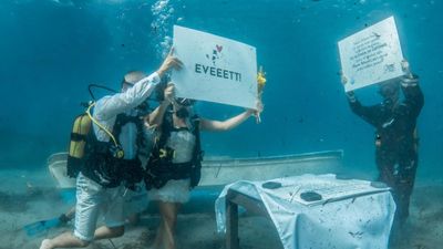 Çanakkale'de bir çift su altında evlendi