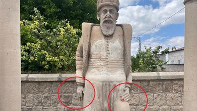 Kayseri'de Mimar Sinan'ın heykeli tahrip edildi