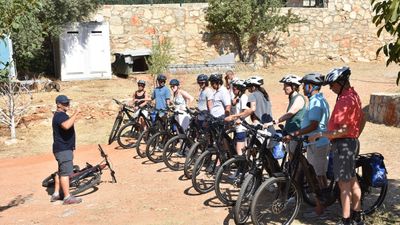 Muğla Bodrum'a gelen yabancı turistler doğanın tadını çıkardı