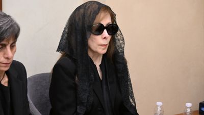 Lübnan'ın efsanevi sesi Feyruz, oğlunu son yolculuğuna uğurladı
