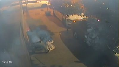 İstanbul'da kuyumcudan 3 kg altın çaldılar: Kameraya yakalandılar