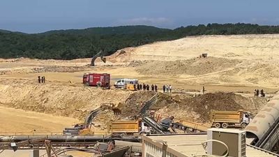 Çatalca'da kum ocağında göçük: Operatörü kurtarma çalışmaları sürüyor
