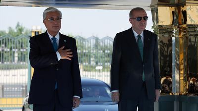 Cumhurbaşkanı Erdoğan, Kazakistan Cumhurbaşkanı'nı resmi törenle karşıladı