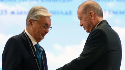 Kazakistan Cumhurbaşkanı Tokayev'den Cumhurbaşkanı Erdoğan'a övgü