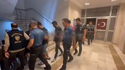İzmir'de gemi kaptanlığı ehliyeti vaadiyle dolandırılan 6 mağdur, 3 şüpheliyi alıkoydu